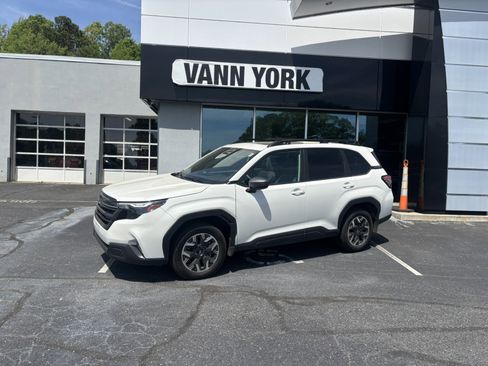 Used 2026 Subaru Forester Premium image 2