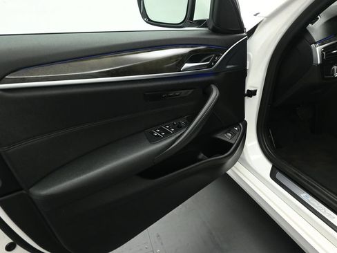 Used 2019 BMW 530e w/ Convenience Package RWD image 8
