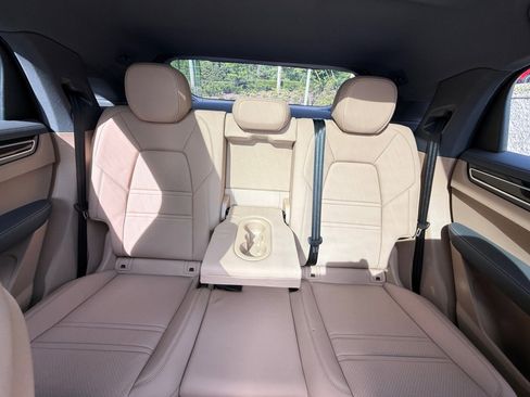 Certified 2022 Porsche Cayenne Coupe AWD/4WD image 24