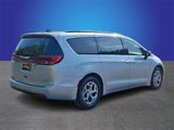 Used 2023 Chrysler Pacifica Limited image 4