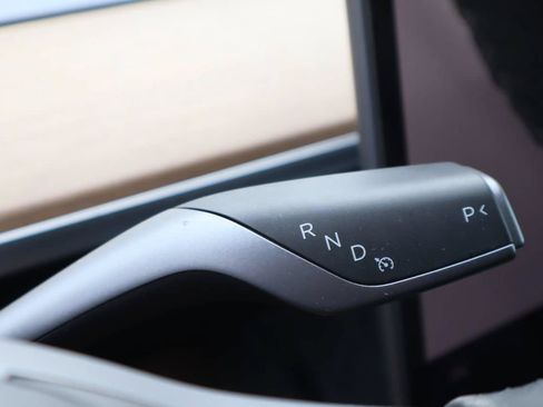 Used 2025 Tesla Model Y Long Range RWD image 11