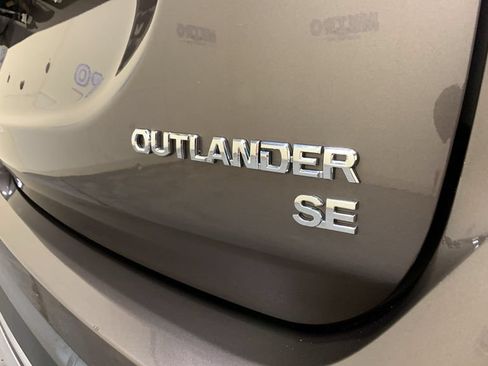 Used 2019 Mitsubishi Outlander SE AWD/4WD image 16