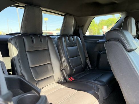 Used 2013 Ford Explorer XLT AWD/4WD image 25
