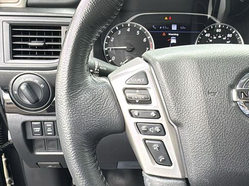 Used 2022 Nissan Titan SV w/ SV Convenience Package image 16