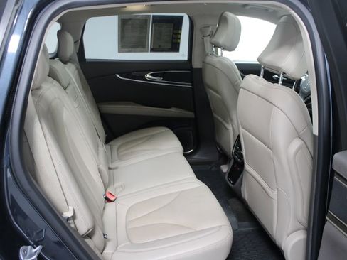 Used 2023 Lincoln Nautilus Reserve image 33