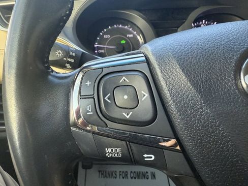 Used 2018 Toyota Avalon Limited image 25