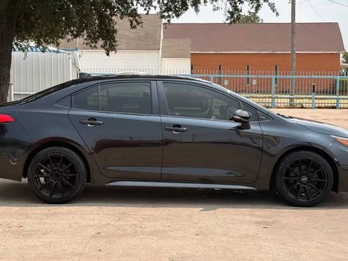 Used 2020 Toyota Corolla SE FWD image 2