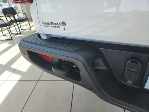 New 2025 Jeep Gladiator Sport image 14