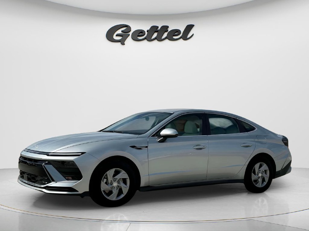 Certified 2025 Hyundai Sonata SE FWD image 2