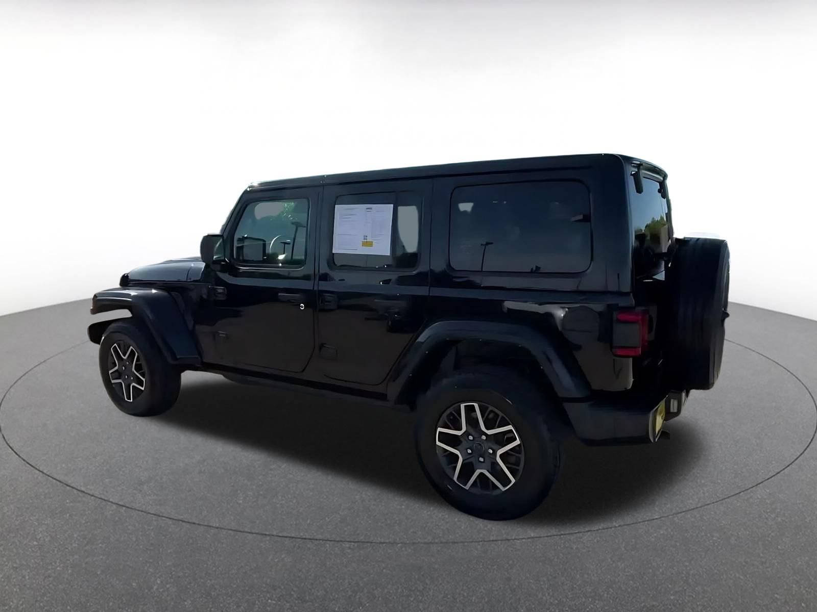Used 2025 Jeep Wrangler Unlimited Sahara AWD/4WD image 7