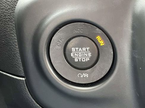 Used 2020 Jeep Wrangler Sport S image 29