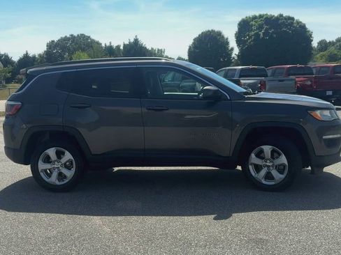 Used 2018 Jeep Compass Latitude w/ Popular Equipment Group image 9