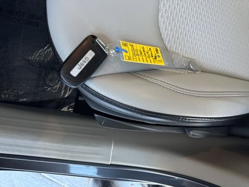 Used 2022 Jeep Compass Latitude w/ Sun and Sound Group image 38