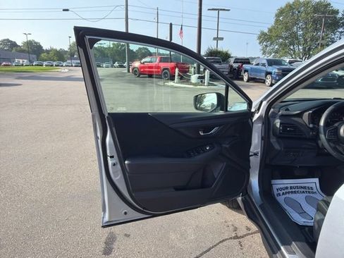 Used 2024 Subaru Outback Premium w/ Popular Package #1A AWD/4WD image 12