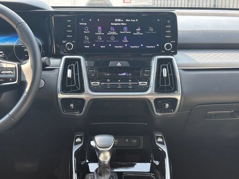 Used 2023 Kia Sorento SX AWD/4WD image 15