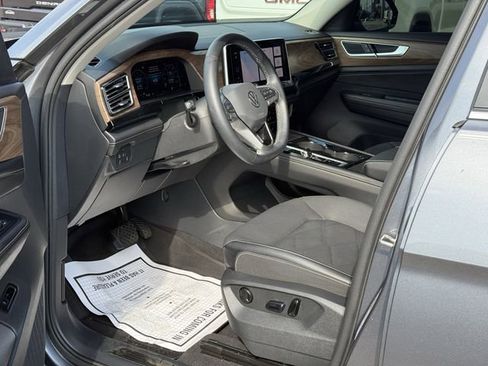 Used 2024 Volkswagen Atlas SE image 13