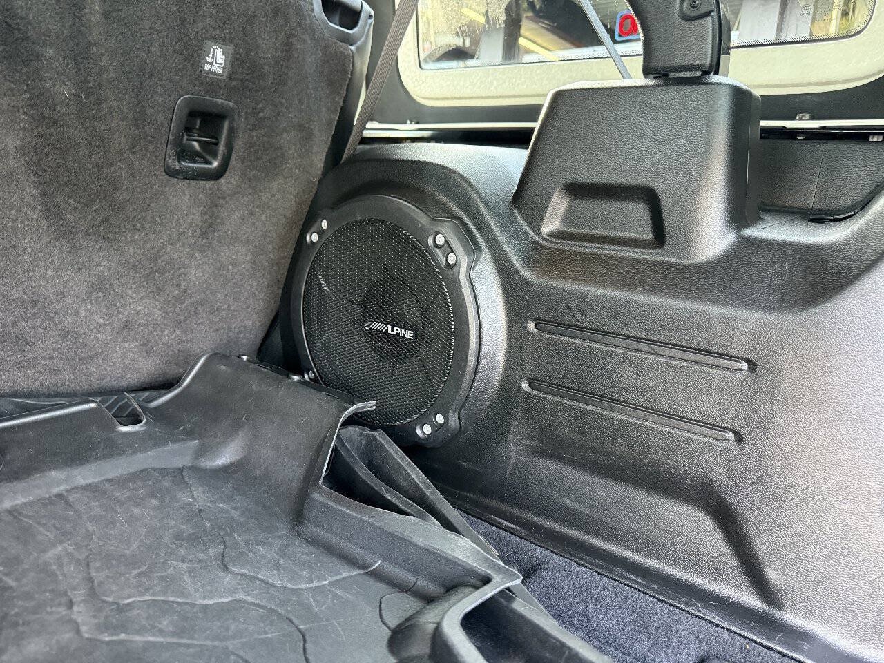 Used 2018 Jeep Wrangler Unlimited Rubicon AWD/4WD image 15
