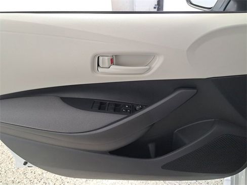Used 2025 Toyota Corolla LE image 21