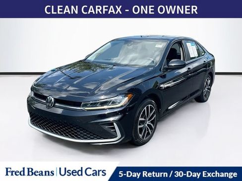 Used 2025 Volkswagen Jetta SE FWD image 3
