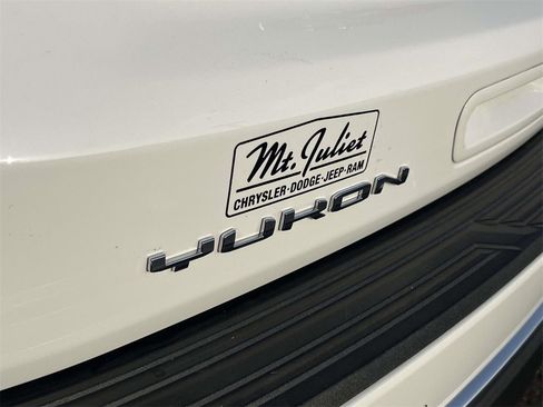 Used 2024 GMC Yukon XL SLT w/ SLT Luxury Package image 15