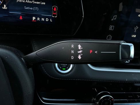 Used 2025 Chevrolet Equinox LT image 35