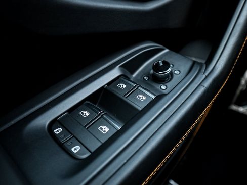 Used 2024 Lamborghini Urus S AWD/4WD image 15