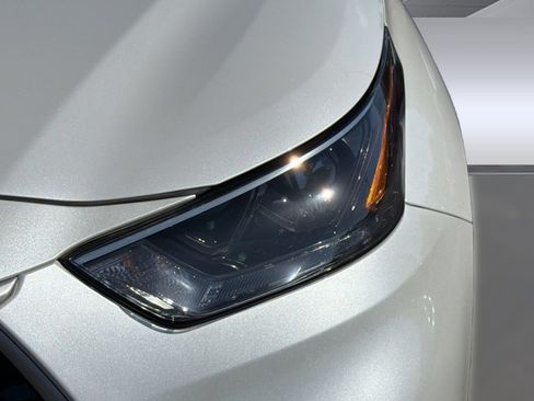 Certified 2025 Toyota Highlander XLE FWD image 11