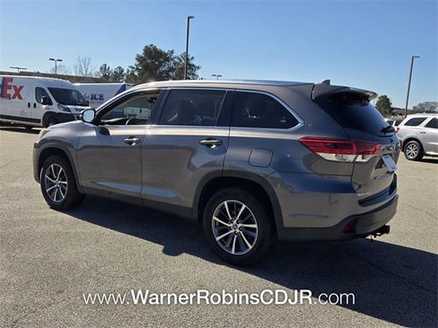 Used 2019 Toyota Highlander XLE image 9