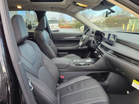 New 2025 INFINITI QX60 Luxe image 11