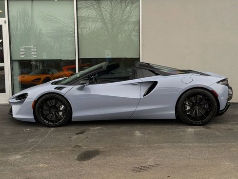 Used 2025 McLaren Artura Spider image 5