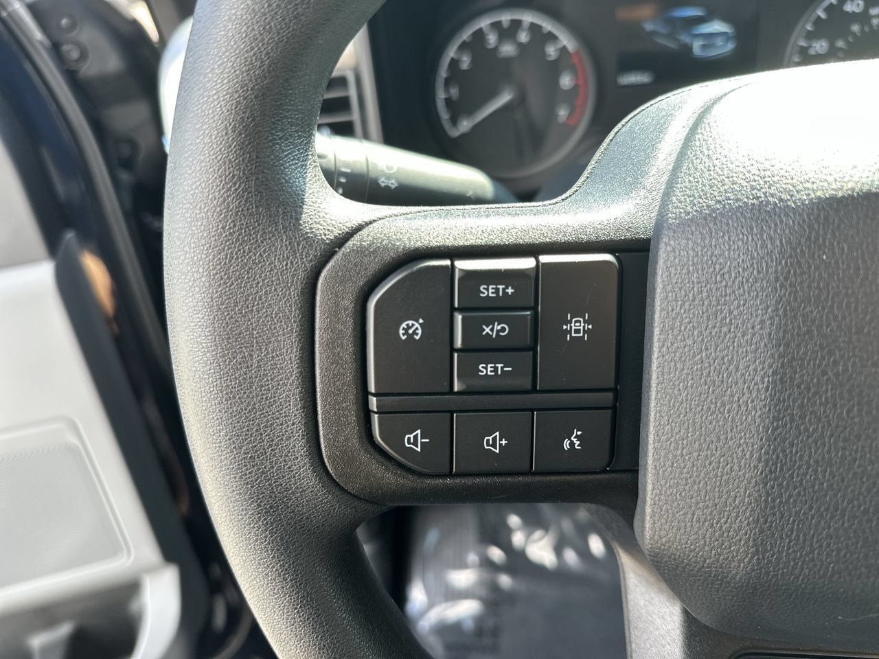 Used 2025 Ford F350 XLT w/ Tremor Off-Road Package AWD/4WD image 6