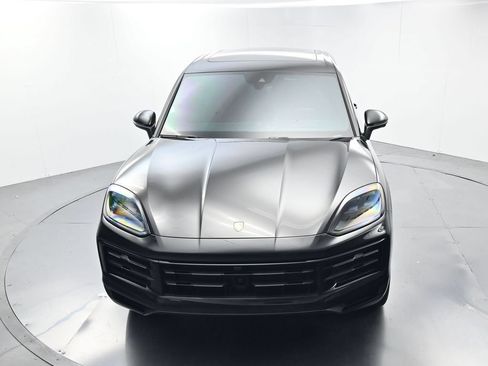 Certified 2025 Porsche Cayenne S AWD/4WD image 40