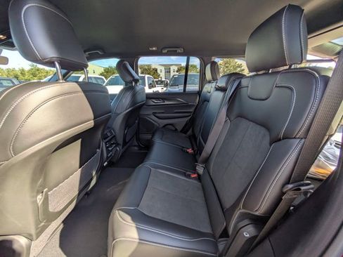 New 2025 Jeep Grand Cherokee Altitude image 12