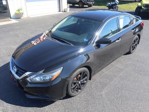 Used 2017 Nissan Altima 2.5 SR w/ Midnight Edition Package FWD image 11