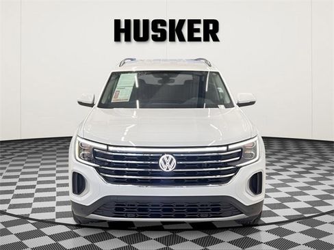 Used 2025 Volkswagen Atlas SE image 3