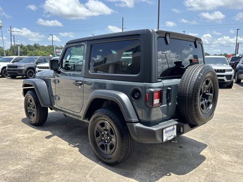 Used 2025 Jeep Wrangler Sport AWD/4WD image 5