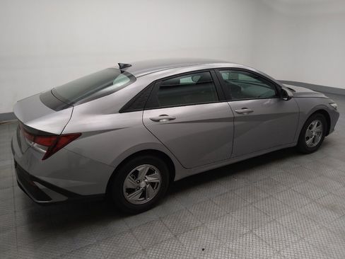 Used 2025 Hyundai Elantra SE FWD image 10
