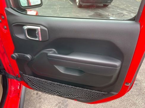 Used 2021 Jeep Gladiator Sport image 17