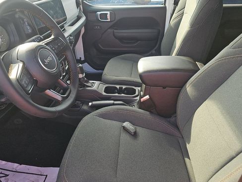Used 2025 Jeep Gladiator Sport image 5