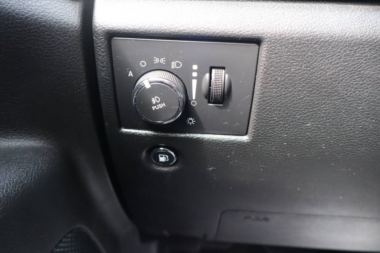 Used 2015 Jeep Grand Cherokee Altitude AWD/4WD image 17
