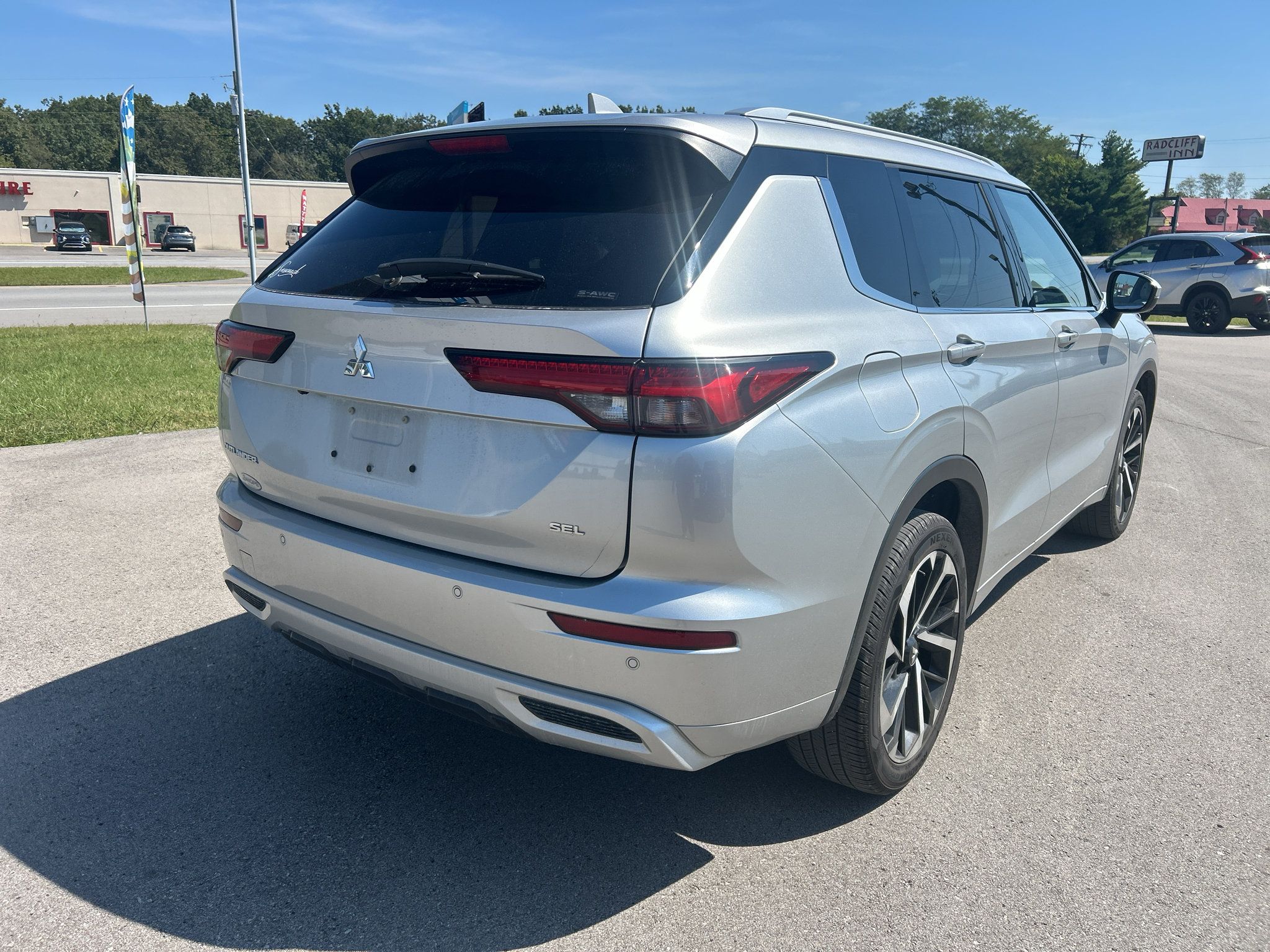 Used 2023 Mitsubishi Outlander SEL AWD/4WD image 6