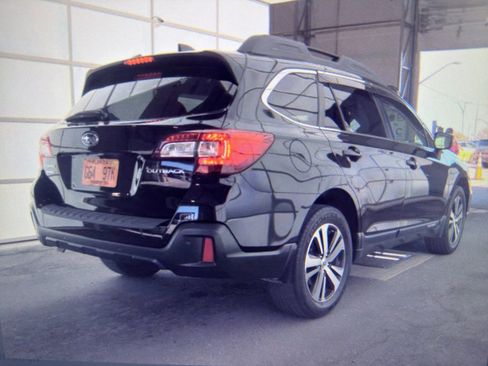 Used 2018 Subaru Outback 2.5i Limited image 2