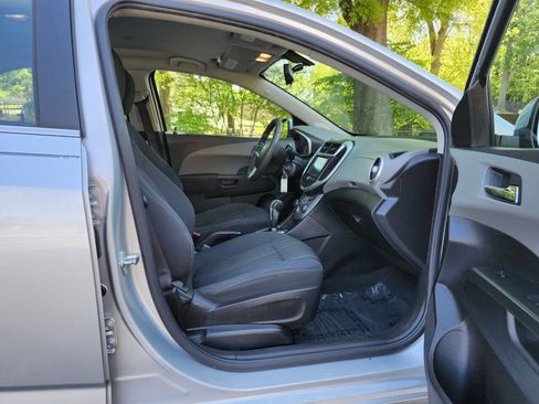 Used 2017 Chevrolet Sonic LT image 6
