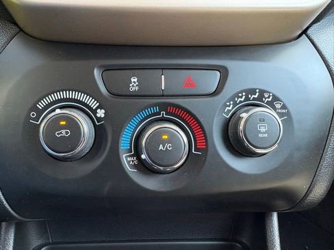 Used 2017 Jeep Cherokee Sport FWD image 28