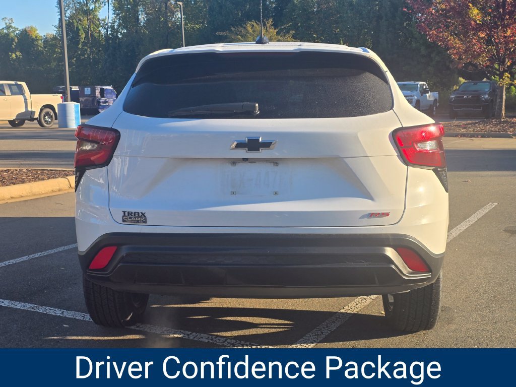 Certified 2024 Chevrolet Trax RS w/ Sunroof Package FWD image 3