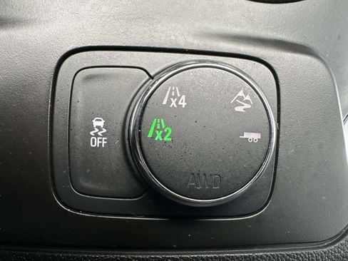 Used 2019 Chevrolet Traverse LT AWD/4WD image 34
