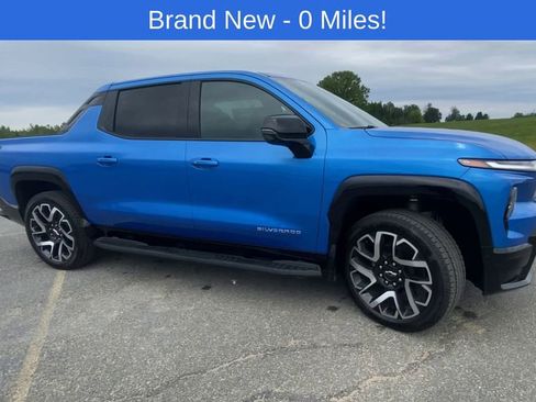 Used 2025 Chevrolet Silverado EV RST AWD/4WD image 2