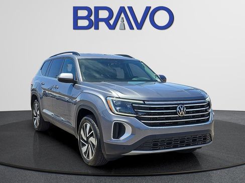 Used 2025 Volkswagen Atlas SE FWD image 2