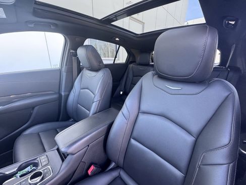 Used 2022 Cadillac XT4 Sport w/ Technology Package image 11