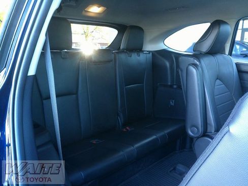 Certified 2021 Toyota Highlander XLE image 32